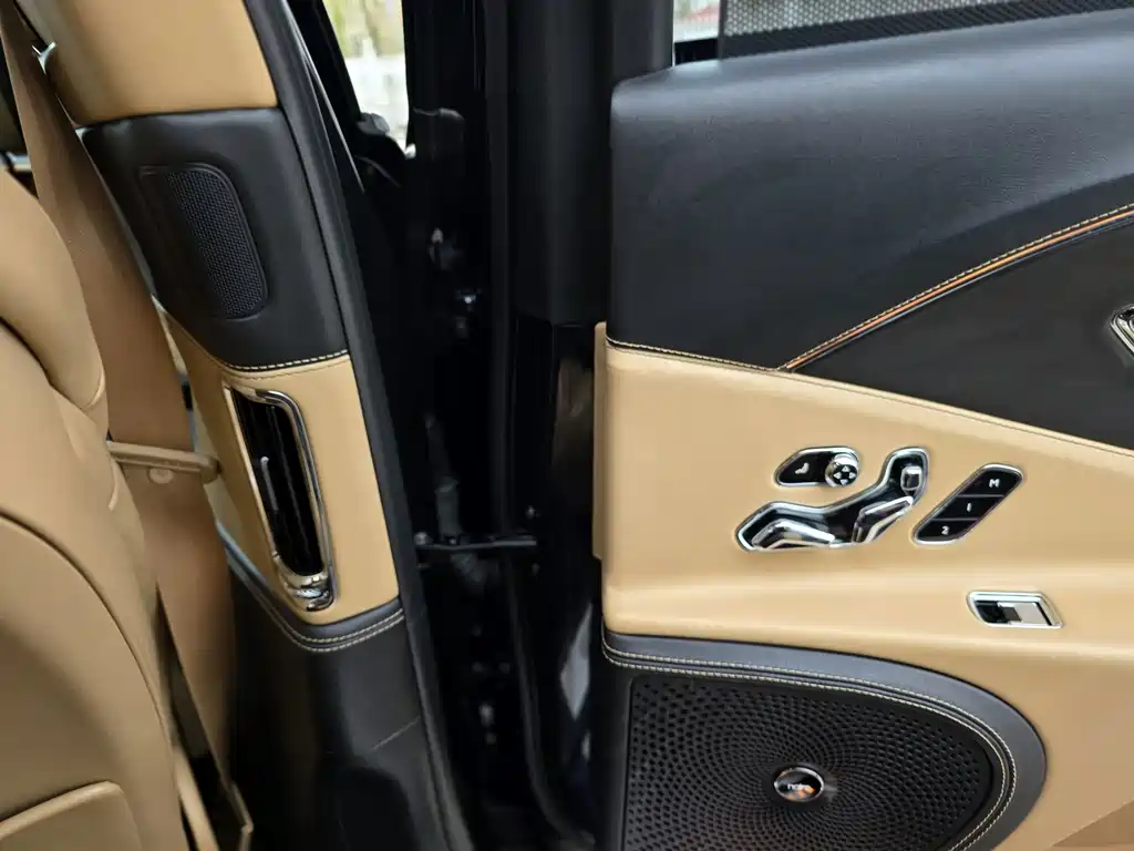 Bentley Flying Spur — миниатюра 13