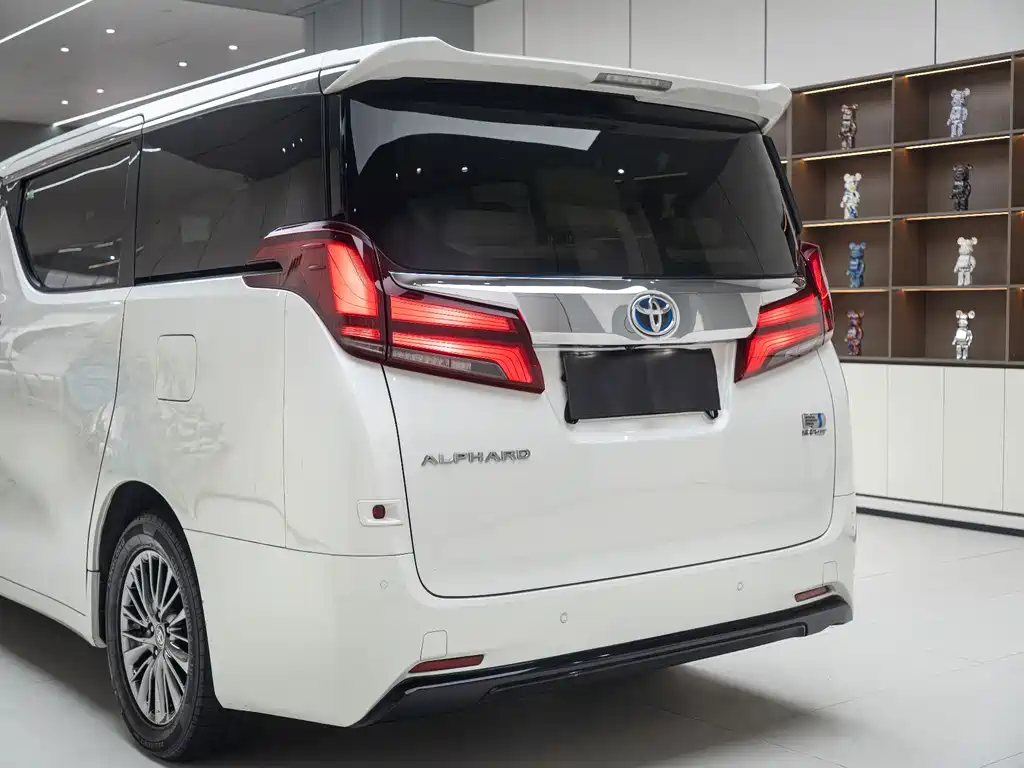 Toyota Alphard — миниатюра 5