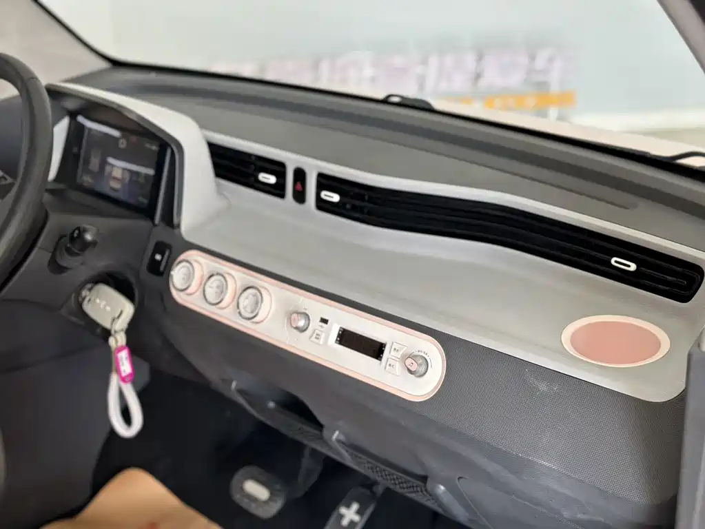 Wuling MINIEV — миниатюра 12
