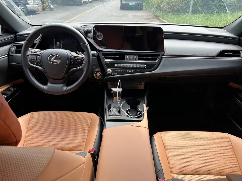 Lexus ES — миниатюра 15
