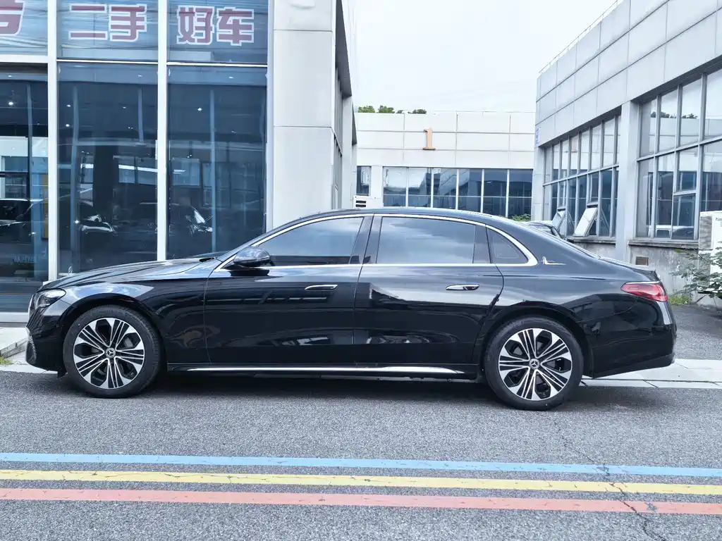 Mercedes-Benz E-Class — миниатюра 3