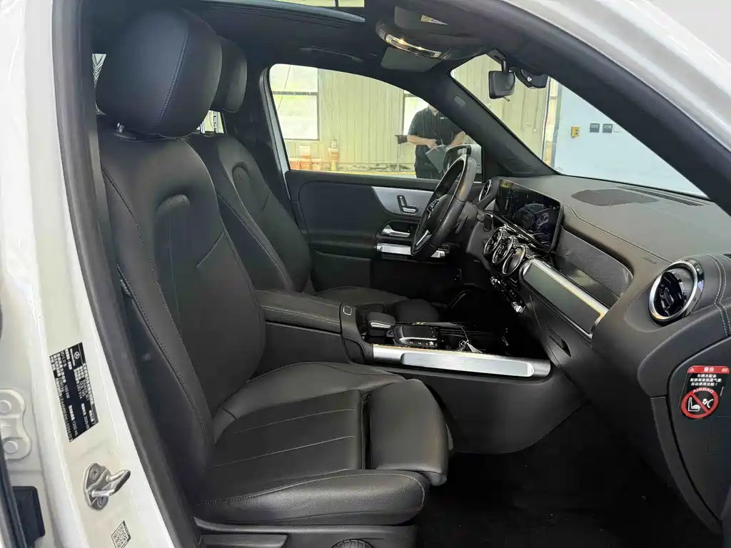 Mercedes-Benz GLB — миниатюра 11