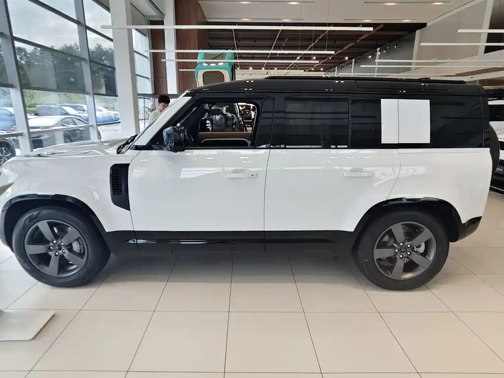 Land Rover Defender — миниатюра 8