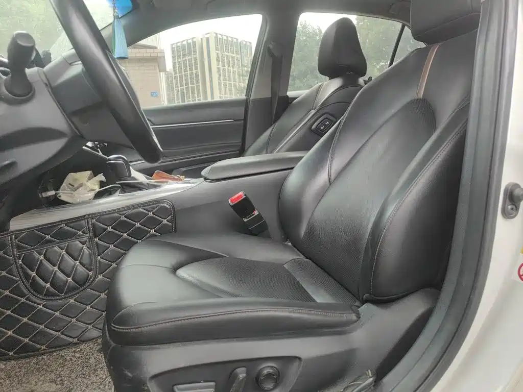 Toyota Camry — миниатюра 8