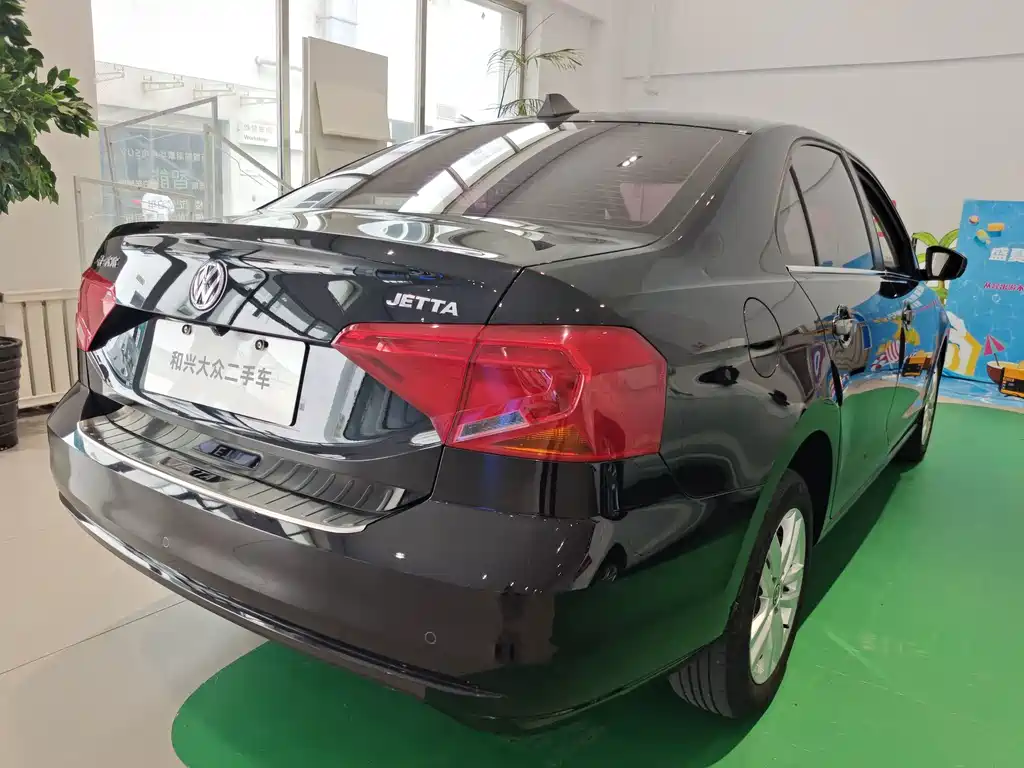 Volkswagen Jetta — миниатюра 3