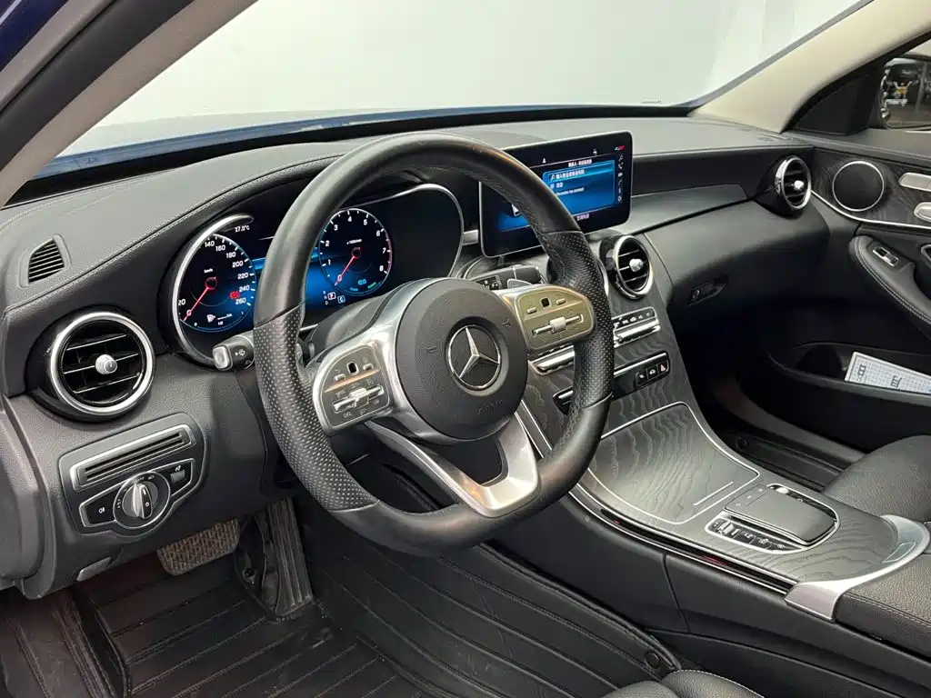 Mercedes-Benz C-Class — миниатюра 13