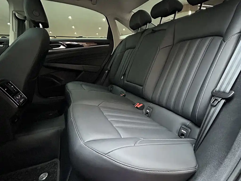Volkswagen 帕萨特插电混动 — миниатюра 26
