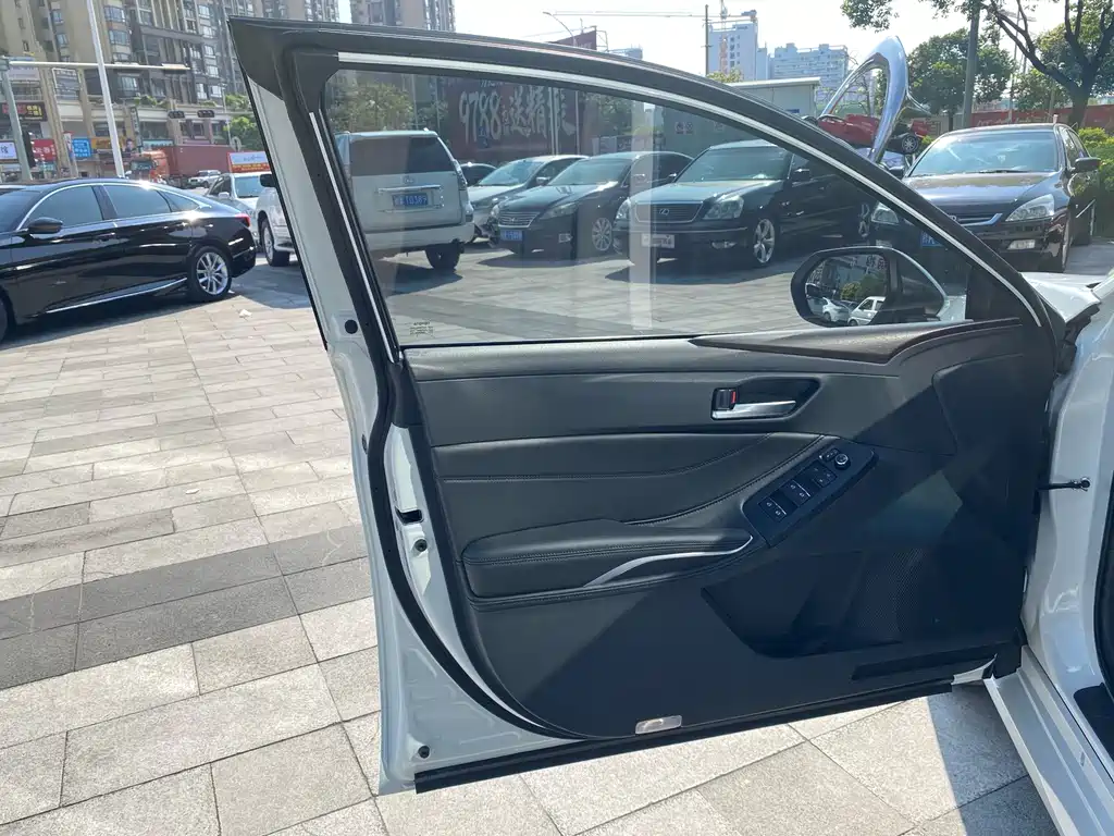 Toyota Avalon — миниатюра 9