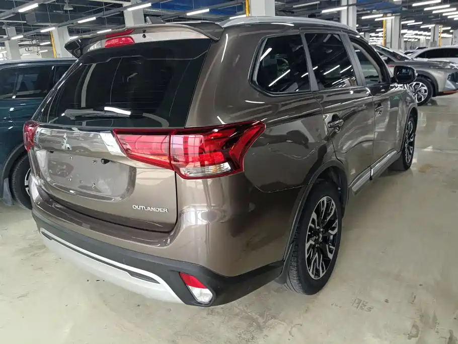 Mitsubishi Outlander — миниатюра 3