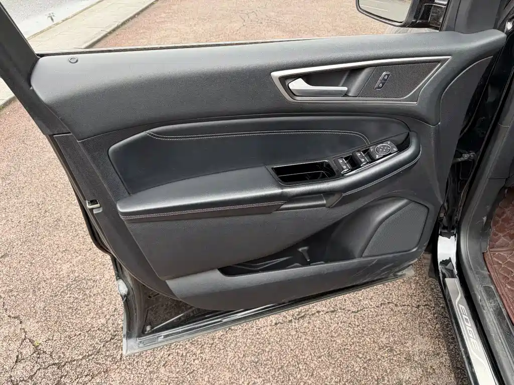 Ford Edge — миниатюра 6