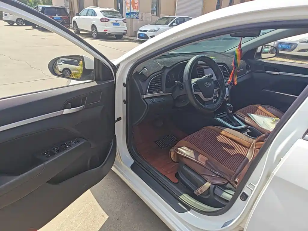 Hyundai Elantra — миниатюра 12