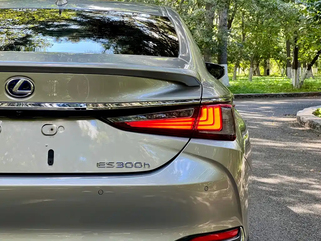Lexus ES — миниатюра 7