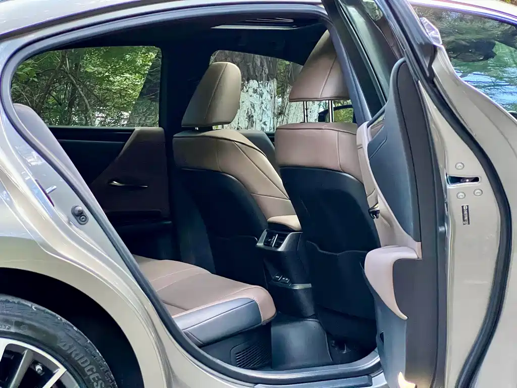 Lexus ES — миниатюра 28