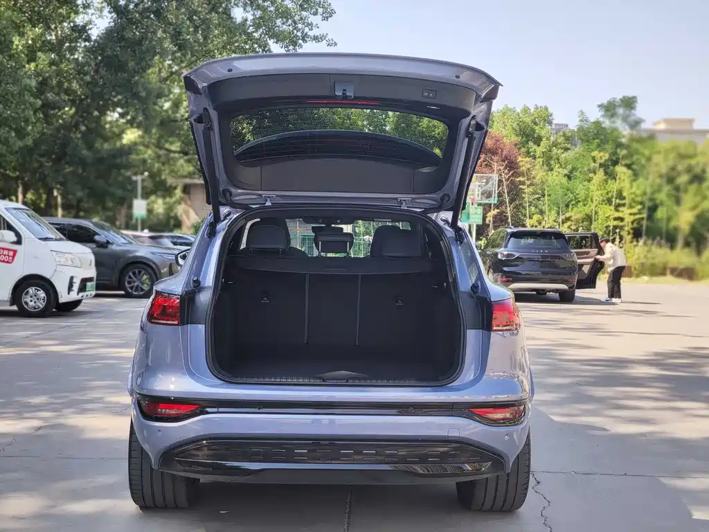 Audi Q6L e-tron