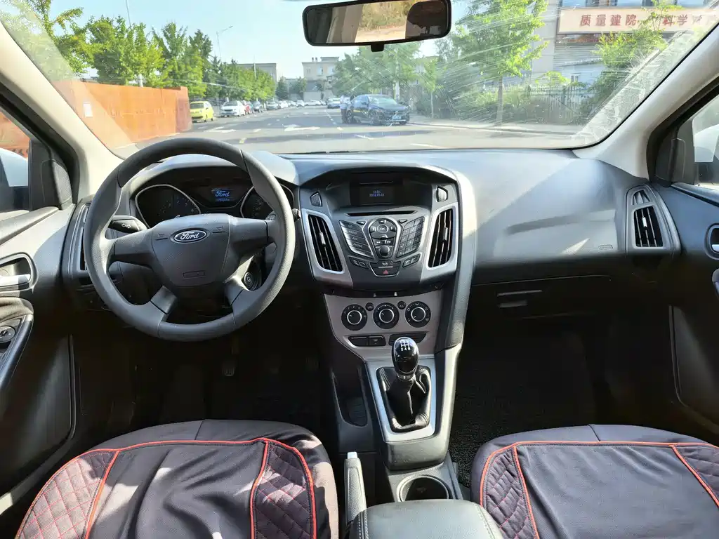 Ford Focus — миниатюра 10