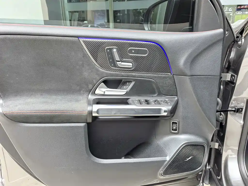 Mercedes-Benz GLB AMG — миниатюра 12
