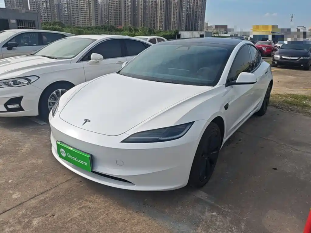 Tesla Model 3 — миниатюра 2