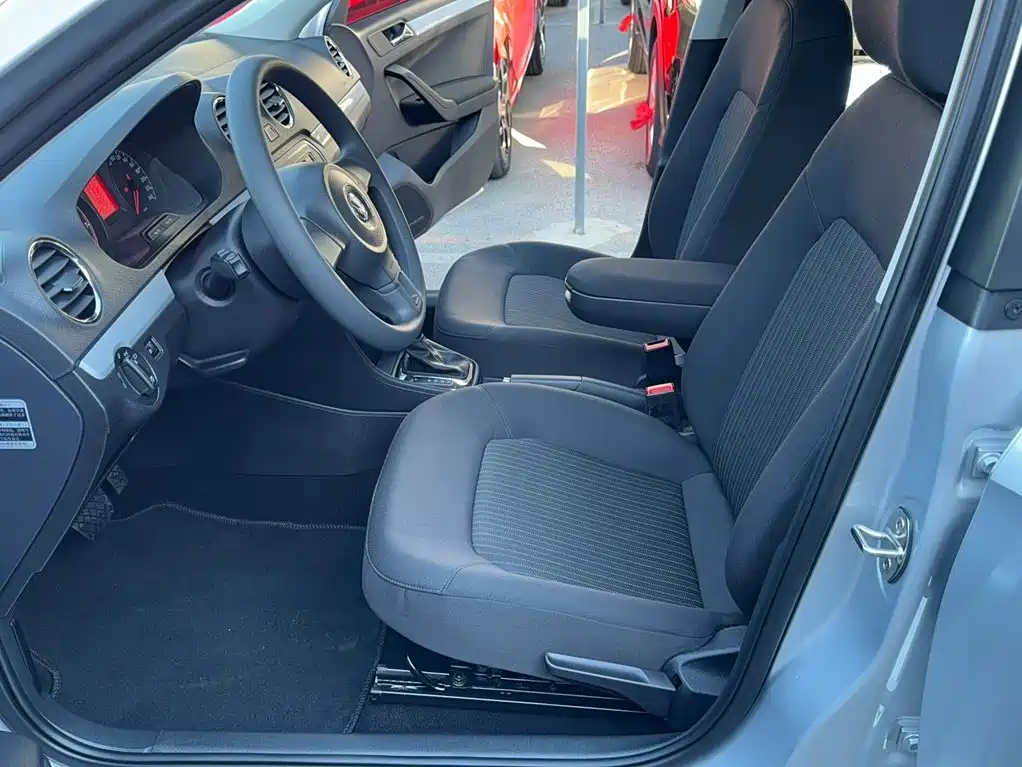 Volkswagen Jetta — миниатюра 12