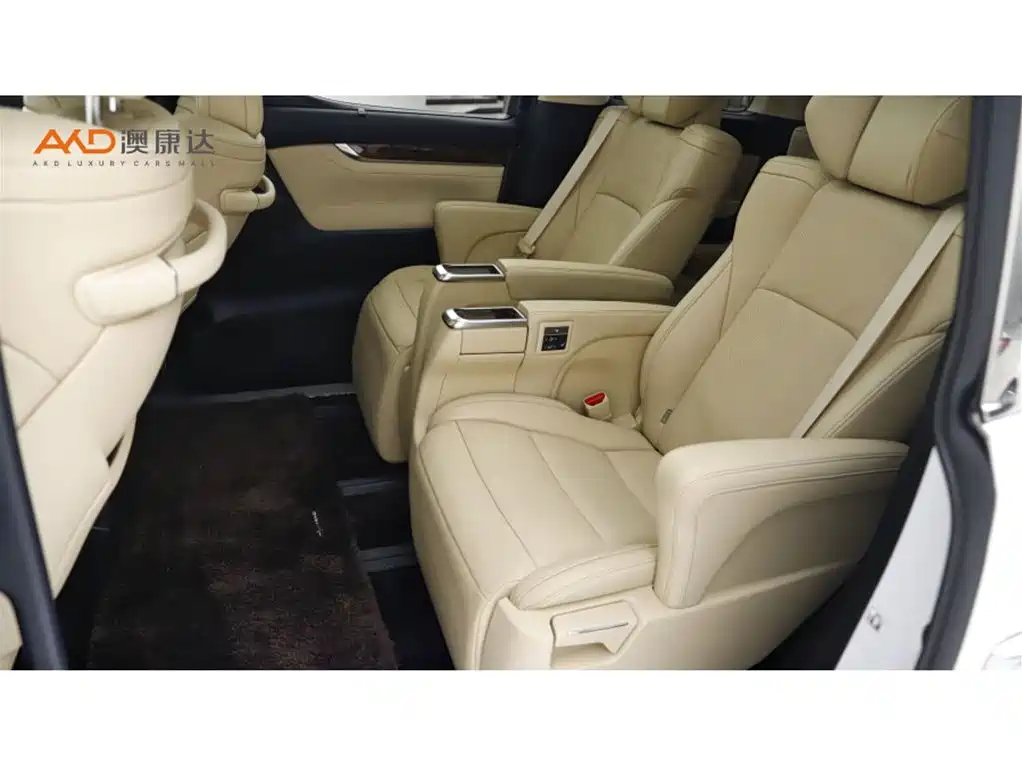 Toyota Alphard — миниатюра 7