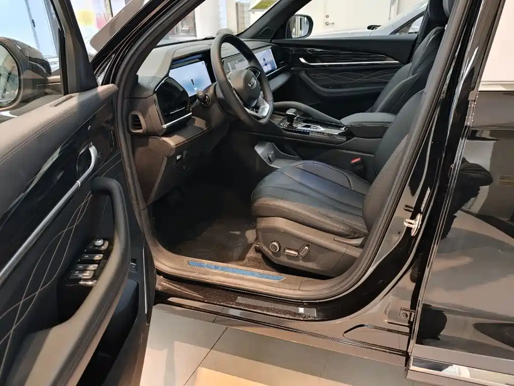 Geely Xingyue L — миниатюра 2