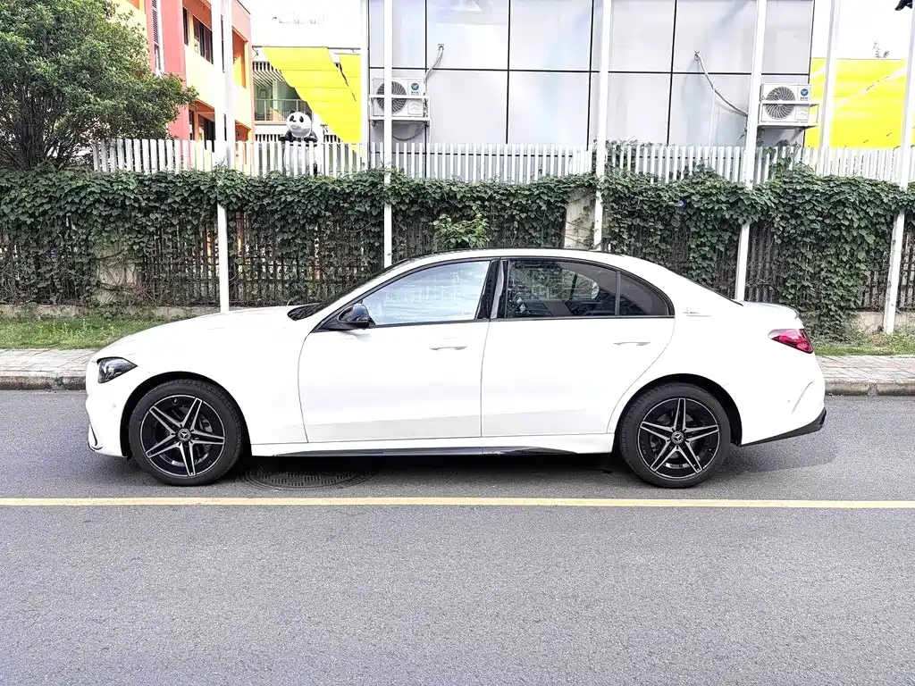 Mercedes-Benz C-Class — миниатюра 3