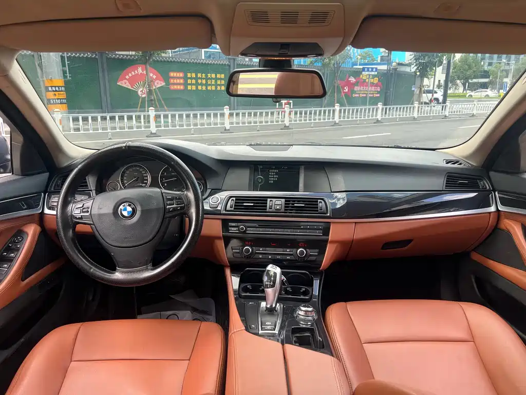 BMW 5 Series — миниатюра 8