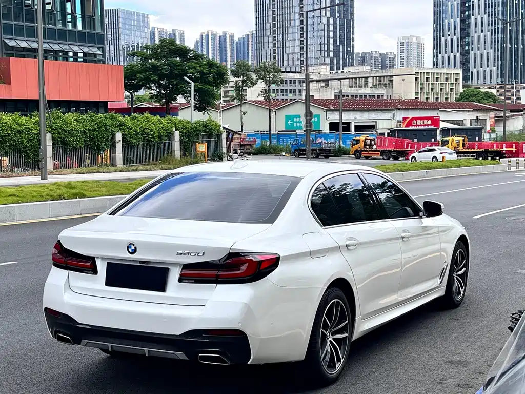 BMW 5 Series — миниатюра 12
