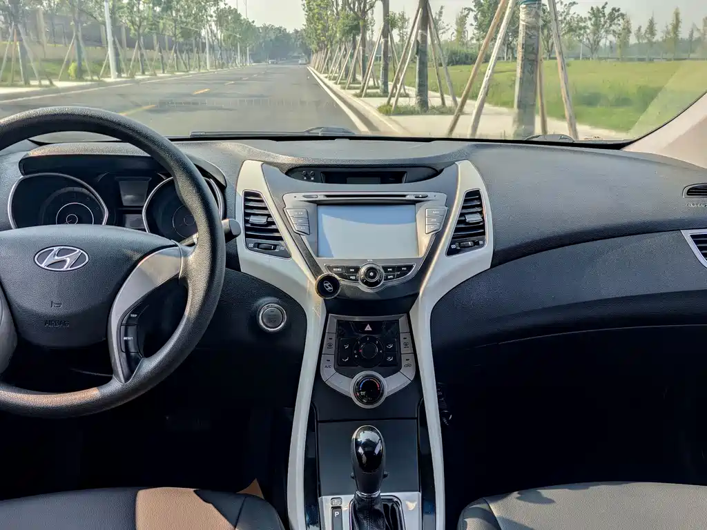 Hyundai Elantra Langdong — миниатюра 7