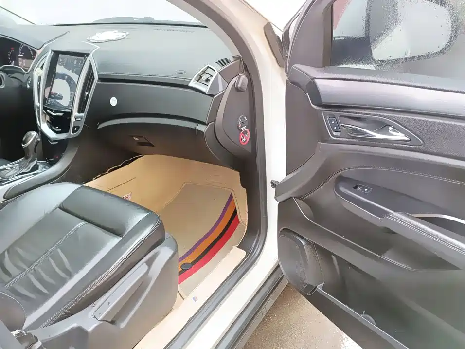 Cadillac SRX — миниатюра 14