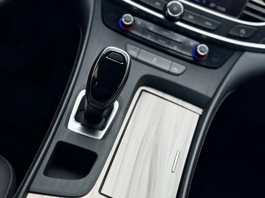 Buick LaCrosse — миниатюра 10