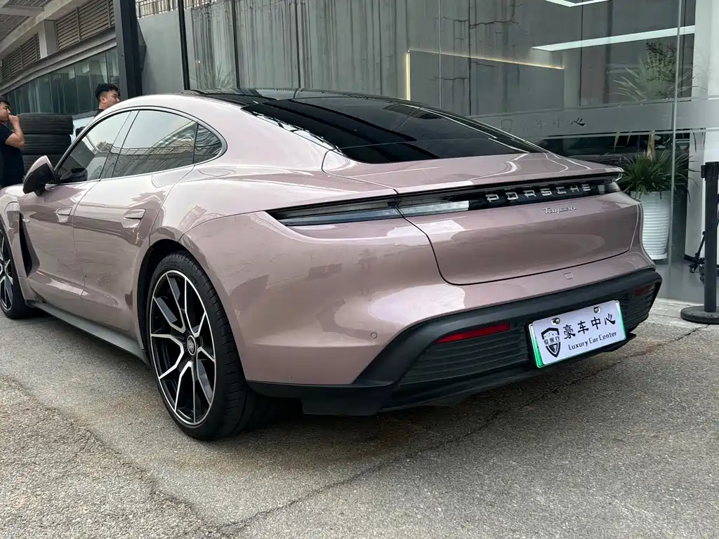 Porsche Taycan — миниатюра 5