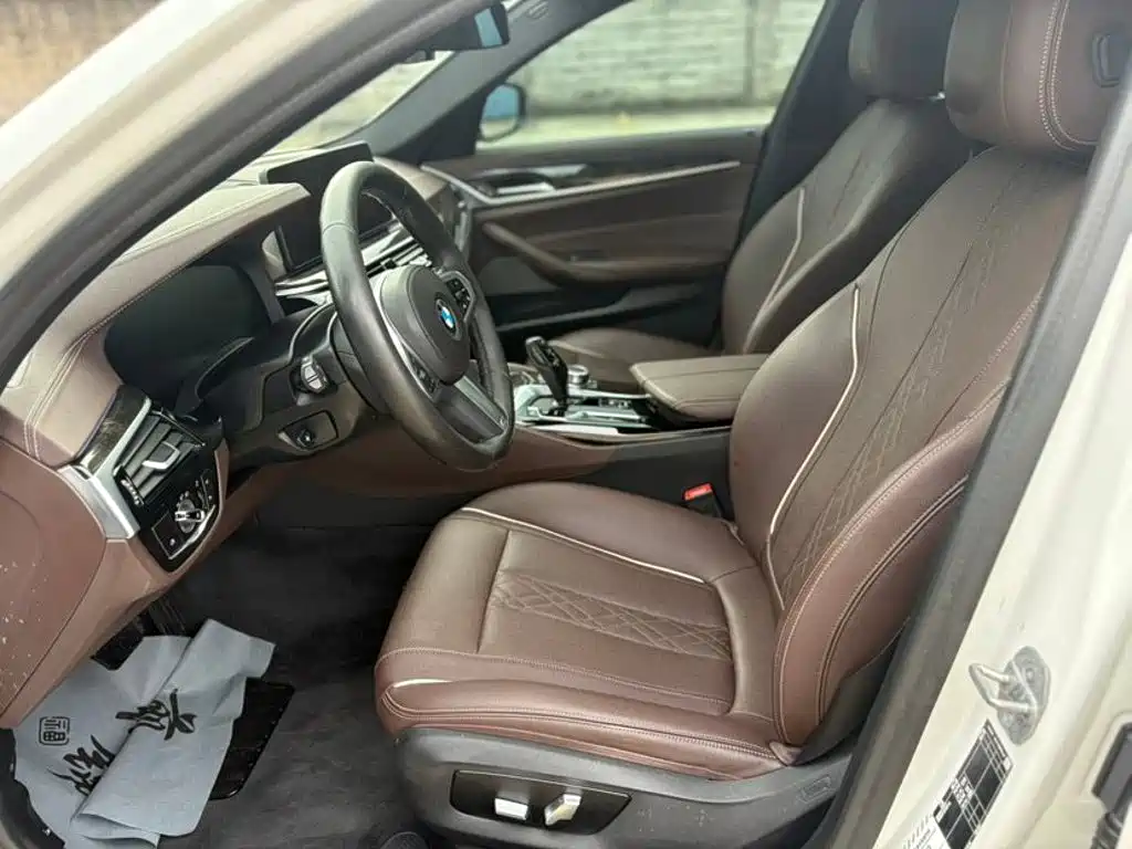 BMW 5 Series — миниатюра 7