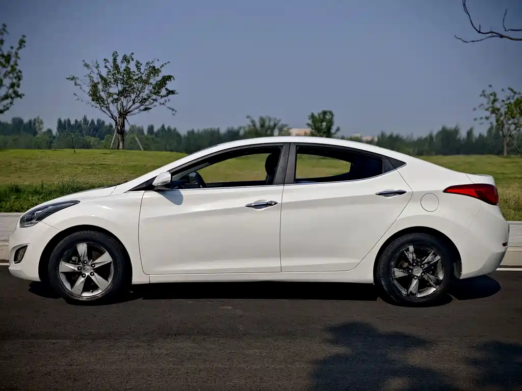 Hyundai Elantra Langdong — миниатюра 8