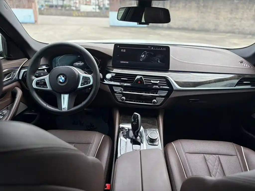 BMW 5 Series — миниатюра 9