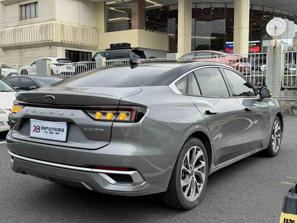 Ford Mondeo — миниатюра 12