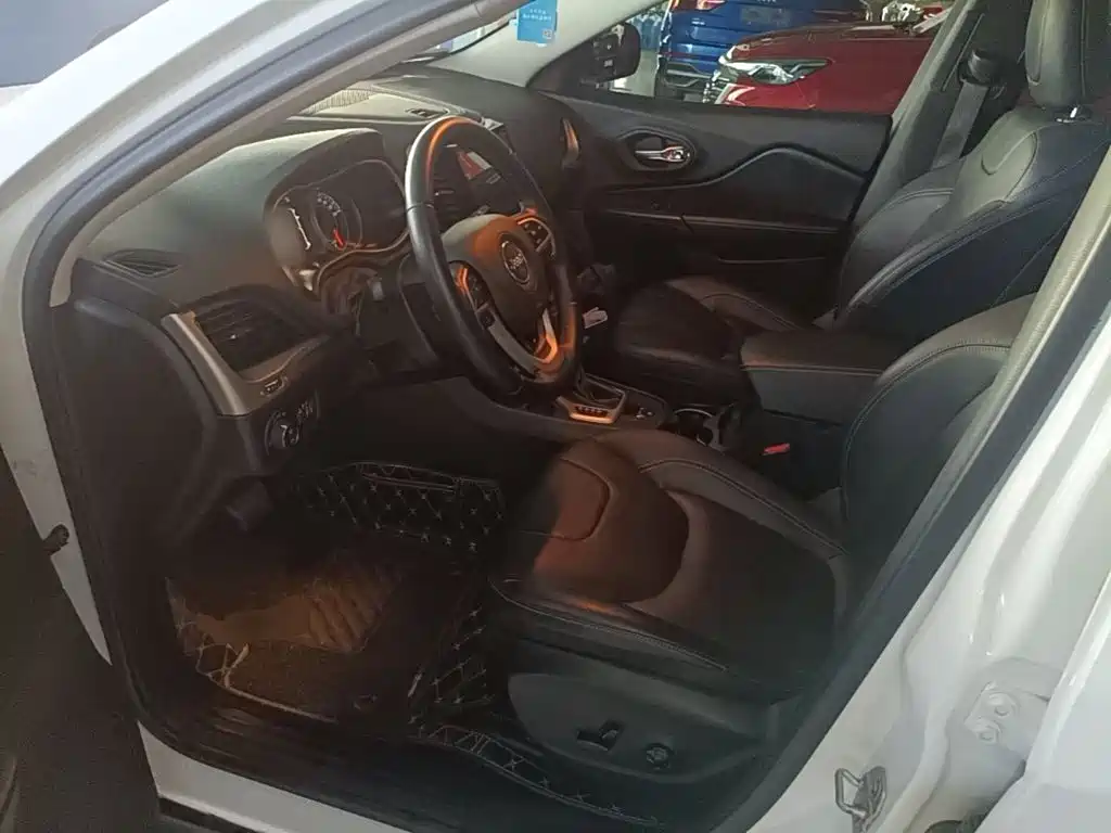 Jeep Cherokee — миниатюра 15
