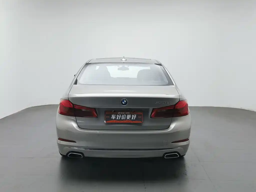 BMW 5 Series — миниатюра 4