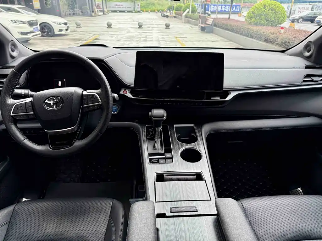 Toyota Sienna — миниатюра 7