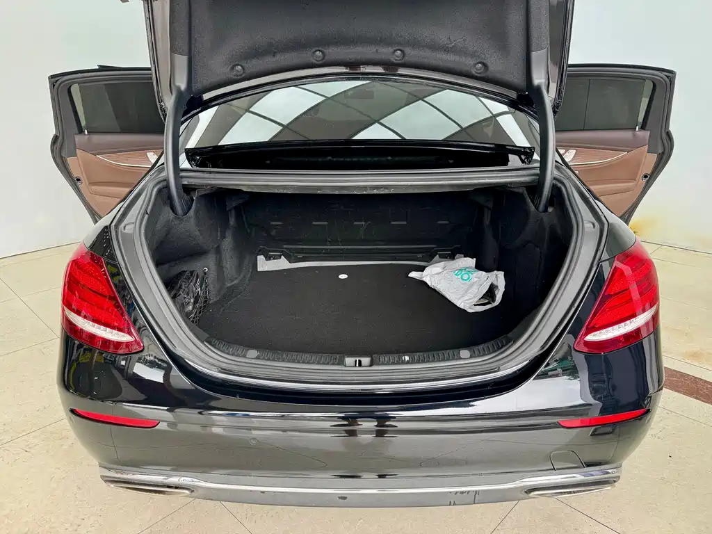 Mercedes-Benz E-Class — миниатюра 25