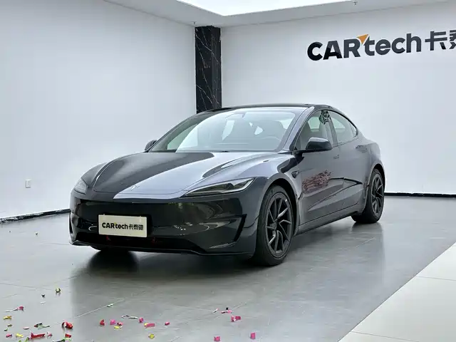 TESLA MODEL 3 2024