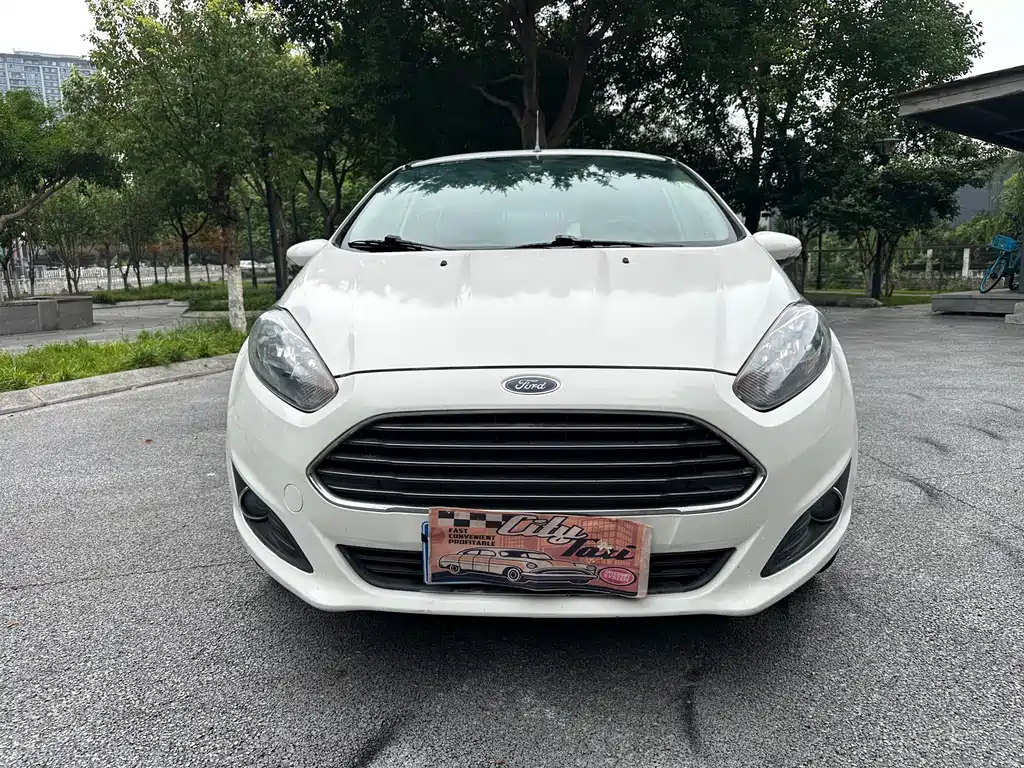 Ford Fiesta Hatchback 1.5L Auto Class Fashion Type, фото 2