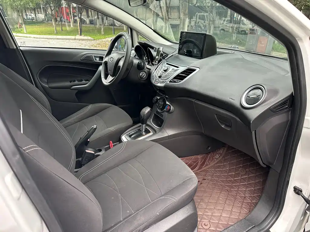 Ford Fiesta Hatchback 1.5L Auto Class Fashion Type, фото 16