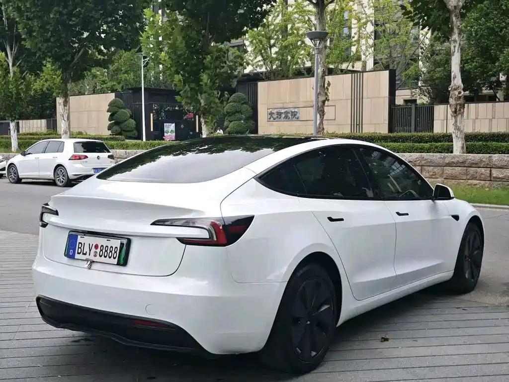 Tesla Model 3 — миниатюра 13