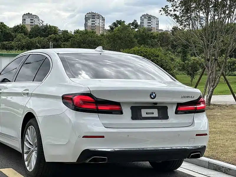 BMW 5 Series — миниатюра 12