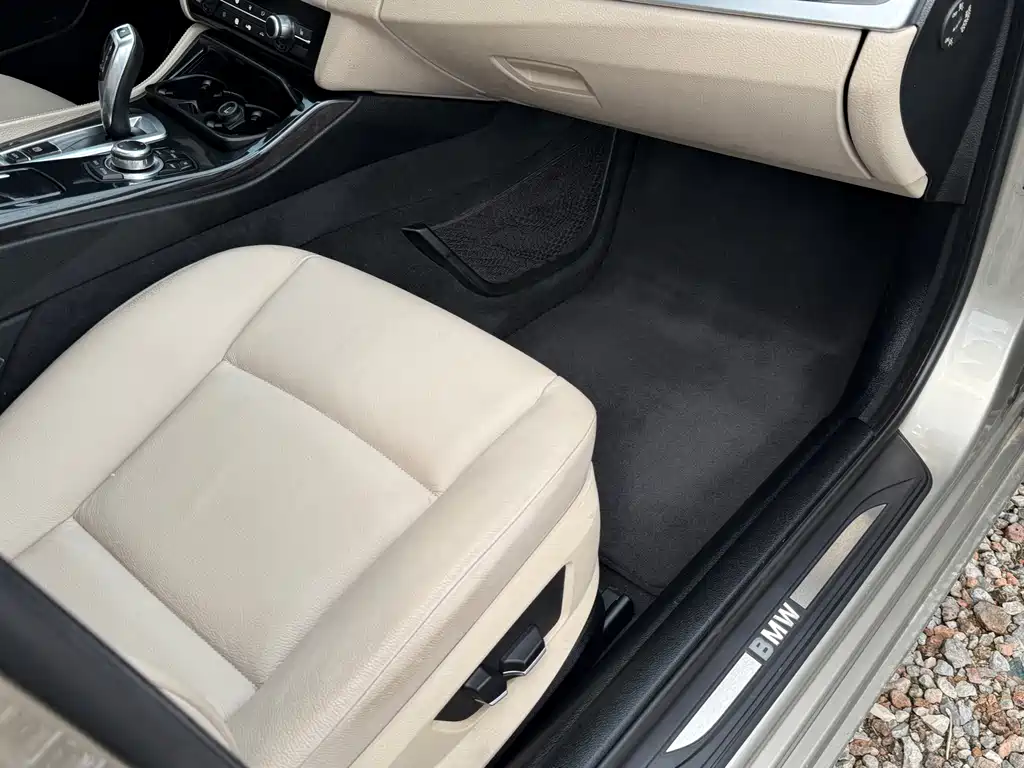 BMW 5 Series — миниатюра 4
