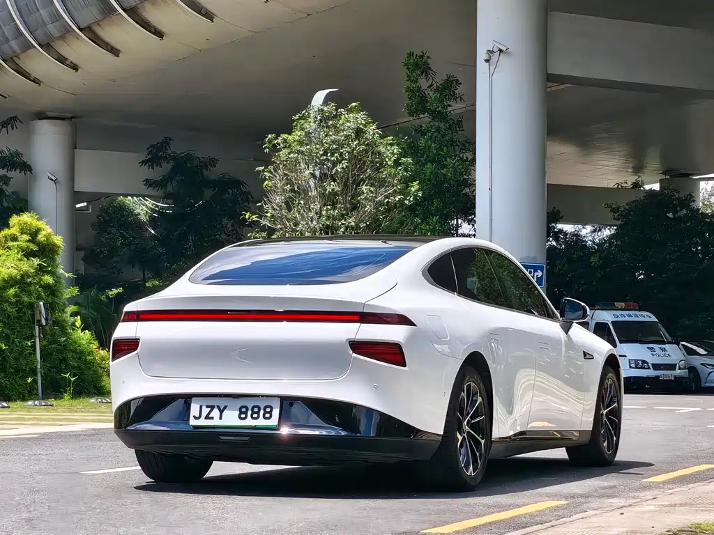 XPeng P7 — миниатюра 7