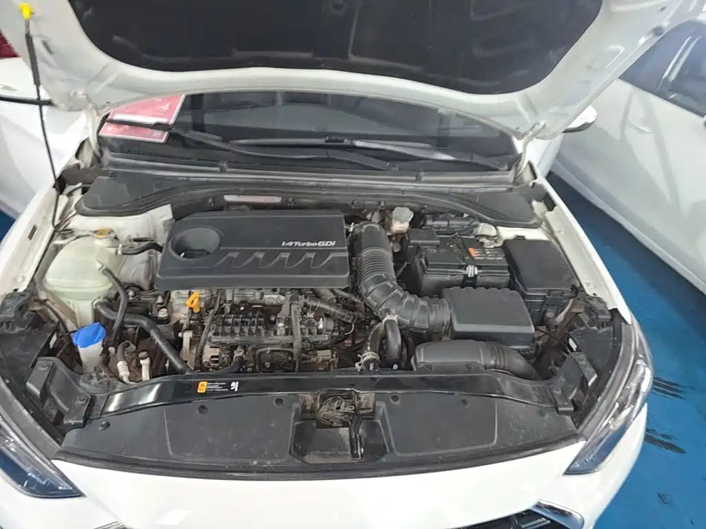 Hyundai Elantra — миниатюра 20