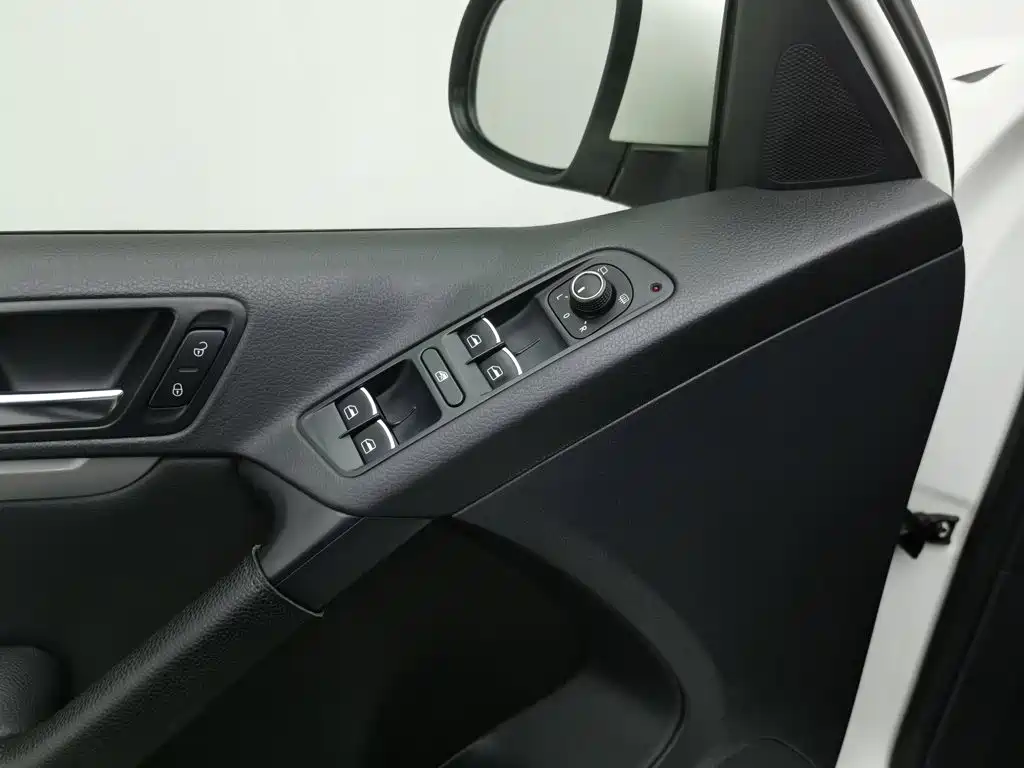 Volkswagen Tiguan — миниатюра 9