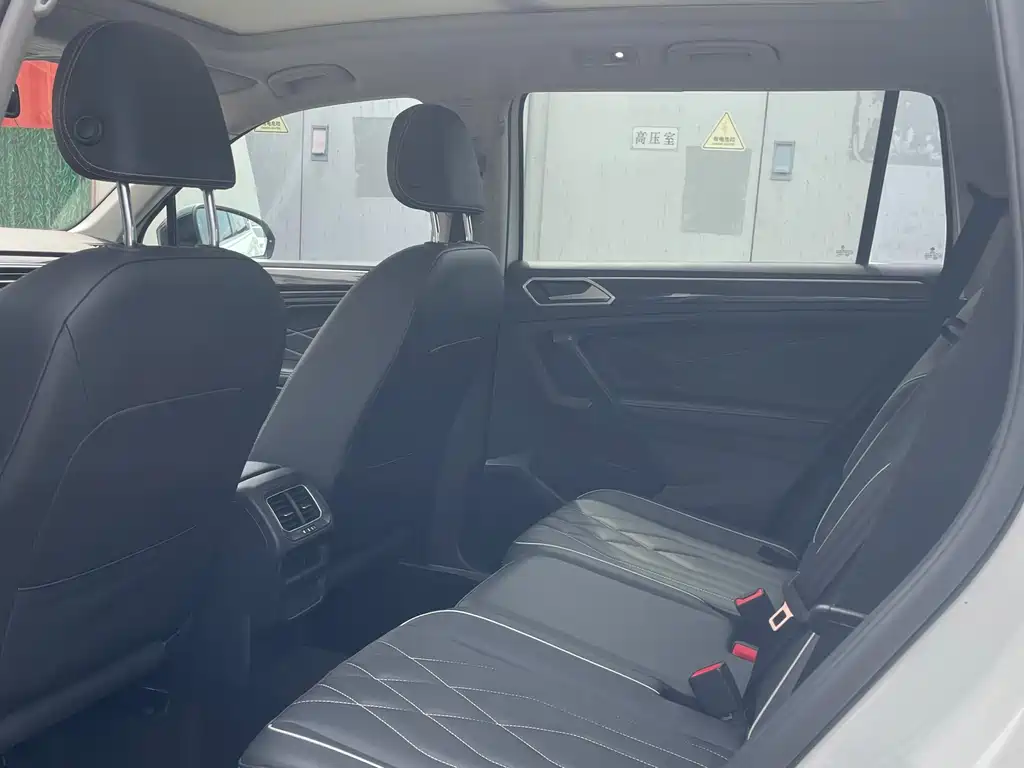 Volkswagen Tiguan L — миниатюра 19