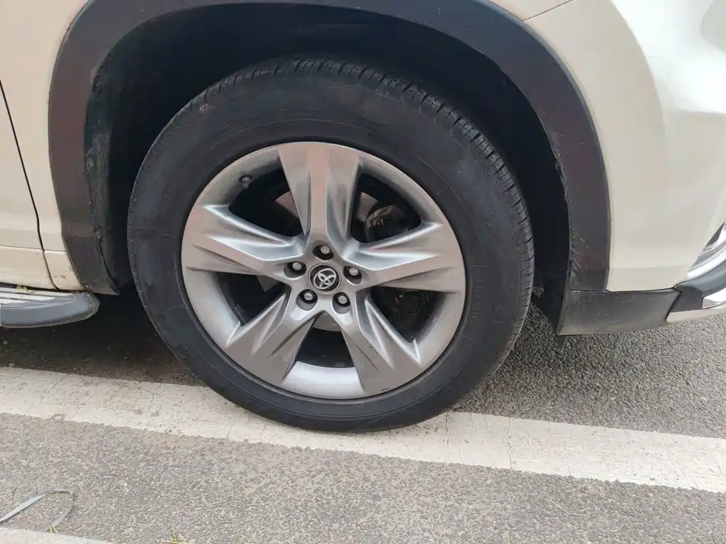 Toyota Highlander — миниатюра 8